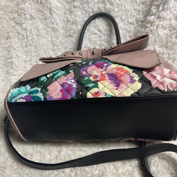 Betsey Johnson multi color quilted Shoulder bag large mauve bow & studs accent - Picture 4 of 15